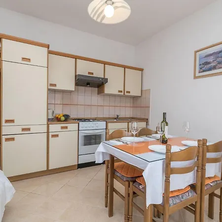 Vin Apartman *